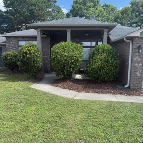 Flower Bed Weeding by Coastal Lawnworx LLC reviewed on June 28, 2022