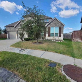 Mulching by Chavez Landscaping reviewed on December 2, 2024