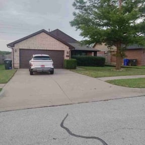 Bush Trimming by Oklahoma's Best Lawn Care reviewed on July 15, 2022