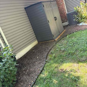 Weeding by Shawn Wynn lawn care reviewed on May 28, 2022