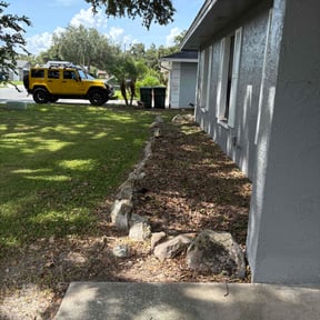 Bush Trimming by Super lawns reviewed on November 8, 2022