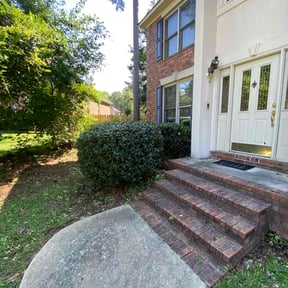 Bush Trimming by Wagner Lawncare reviewed on October 31, 2024