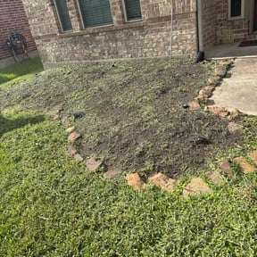 Flower Bed Weeding by Hedge Hoggard Landscaping reviewed on July 30, 2022
