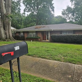Bush Trimming by Pete’s Elite Lawn Care LLC reviewed on May 3, 2022