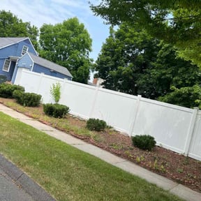 Bush Trimming by Jr Lawncare reviewed on May 5, 2022