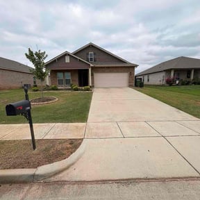 Weeding by Sargent Lawncare reviewed on June 19, 2024