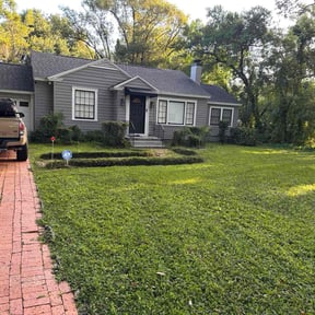 Bush Trimming by Roldan Lawn Services LLC reviewed on July 26, 2025