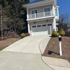 Weeding by Alfas landscaping reviewed on September 13, 2021