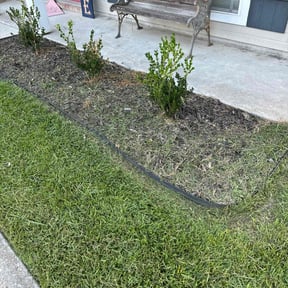 Weeding by Reset ladscaping reviewed on May 25, 2022