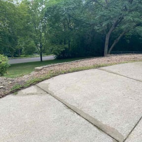 Weed Pulling by Lawn Impression reviewed on June 25, 2022
