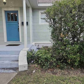 Bush Trimming by Quality Pro. Construction reviewed on September 30, 2021