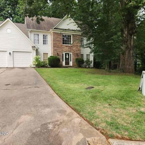 Bush Trimming by Willie&#039;s Mobile Lawn Services reviewed on May 1, 2025