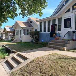 Bush Trimming by Sir Knights Lawn Care reviewed on March 8, 2022