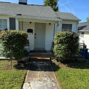 Bush Trimming by BluGrass Groomers Lawn Care reviewed on May 5, 2022