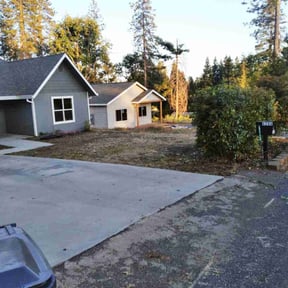 Bush Trimming by Puro Ponle Landscaping reviewed on May 6, 2022