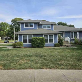 Bush Trimming by Ozzys lawn care reviewed on August 3, 2022
