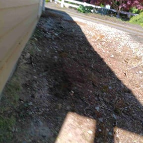 Flower Bed Weeding by Daniel's lawn care service LLC reviewed on August 3, 2022