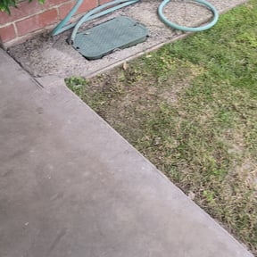 Weeding by Banda Landscaping reviewed on May 16, 2022