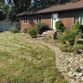Weed Pulling by Betty Lawn Care reviewed on July 28, 2022
