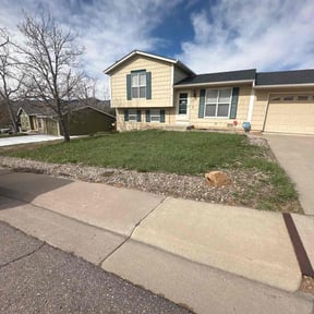 Flower Bed Weeding by KingWay outdoor/inside lawn service, flowersbeds,pressure wash,painter reviewed on May 4, 2022