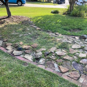 Weeding by Innovative hauling and property management reviewed on November 20, 2022