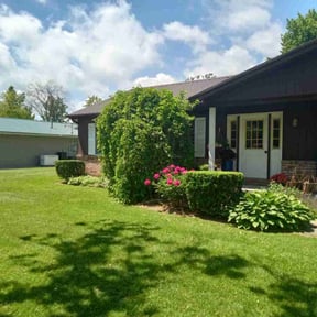 Bush Trimming by High Quality Landscaping reviewed on October 11, 2024