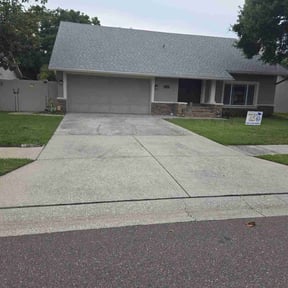 Leaf Removal by Hampton's Landscaping LLC reviewed on May 4, 2025