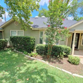 Bush Trimming by Elite Lawn care reviewed on May 2, 2021