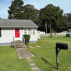 Bush Trimming by Js Lawn Care reviewed on August 22, 2024