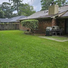 Bush Trimming by AKS landscaping reviewed on April 12, 2022