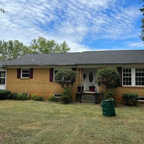 Bush Trimming by Stephen watts lawn care llc reviewed on October 11, 2022