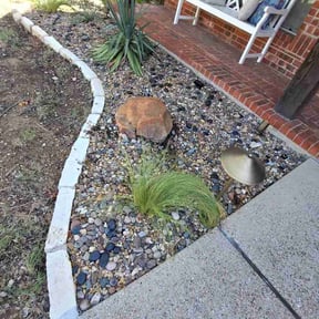 Flower Bed Weeding by Solis Landscaping & Maintenance LLC reviewed on October 4, 2024