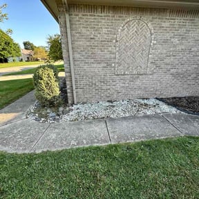 Flower Bed Weeding by Contreras Outdoors reviewed on March 19, 2025
