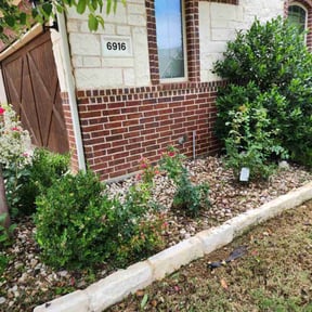 Flower Bed Weeding by Aparicio Lawn Care reviewed on July 31, 2022