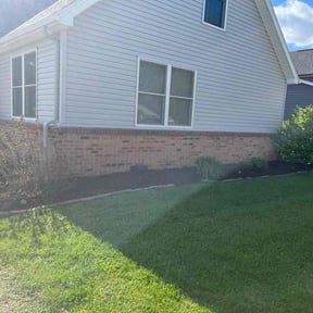 Mulching by Knox Vegas Lawn Service reviewed on May 28, 2022