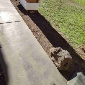 Flower Bed Weeding by Casey Foster reviewed on June 24, 2022
