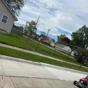 Cleanups by Robert Dukes Kut Pro Lawn Maintenance reviewed on May 15, 2022