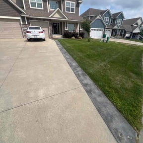 Weeding by Lawncare reviewed on June 30, 2025