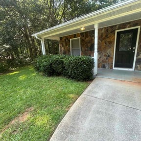 Bush Trimming by JACKSON Lawn Care reviewed on July 13, 2022