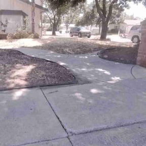 Flower Bed Weeding by Luxury Lawncare reviewed on December 2, 2023