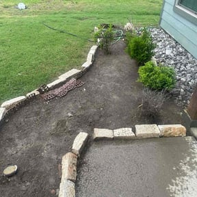 Flower Bed Weeding by Ramirez Landscaping reviewed on December 13, 2024