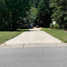 Weeding by Johnson lawn services  reviewed on July 27, 2022