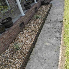 Flower Bed Weeding by #1 grass man reviewed on August 26, 2024