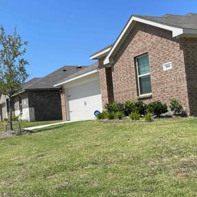 Bush Trimming by Valencia Landscaping reviewed on April 13, 2025