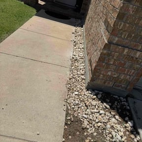 Weeding by Coles Lawn and Landscape reviewed on April 25, 2021