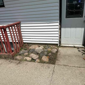 Flower Bed Weeding by Loza Lawn Care reviewed on October 7, 2021