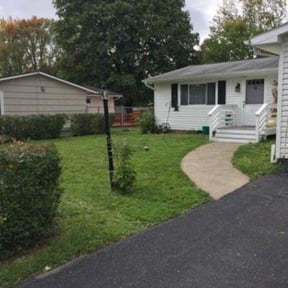 Bush Trimming by Chuyin's Lawn Care LLC reviewed on May 14, 2022