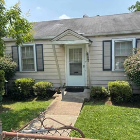 Bush Trimming by On my way lawn care reviewed on March 21, 2022