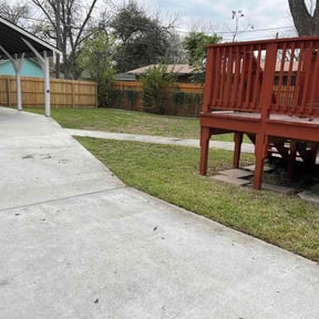 Leaf Removal by Texas Services SA reviewed on April 25, 2025