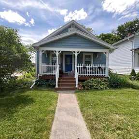 Mulching by Ashby Lawn Service reviewed on May 28, 2022